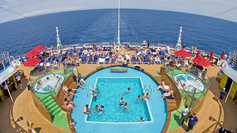 Guest sues Carnival for $5M, who burned his feet